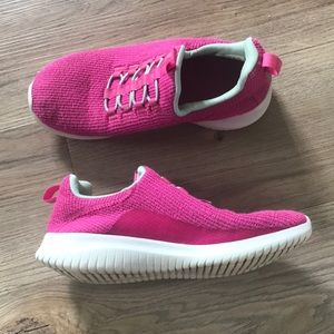 Fuchsia and light blue size 1.5 kids sketchers.